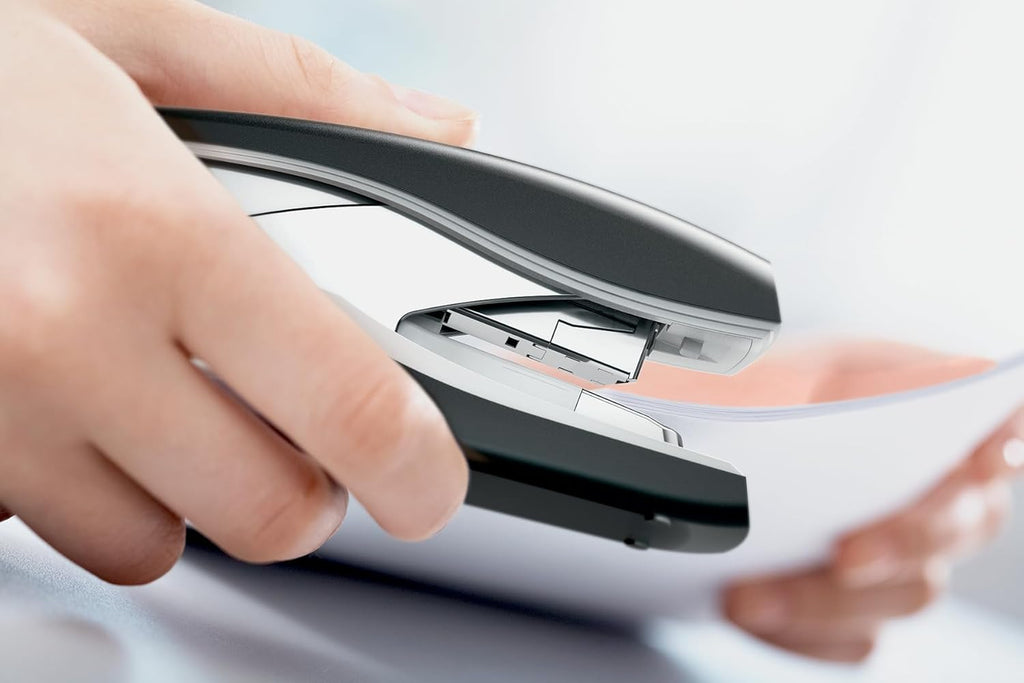 Grapadora Leitz Softpress NeXXt Serie 56030095 Metálica Negra – Potencia y precisión en cada grapa