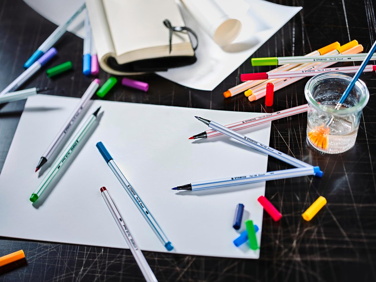 Rotulador premium con punta de pincel STABILO Pen 68 Brush - Estuche de metal ARTY con 30 colores