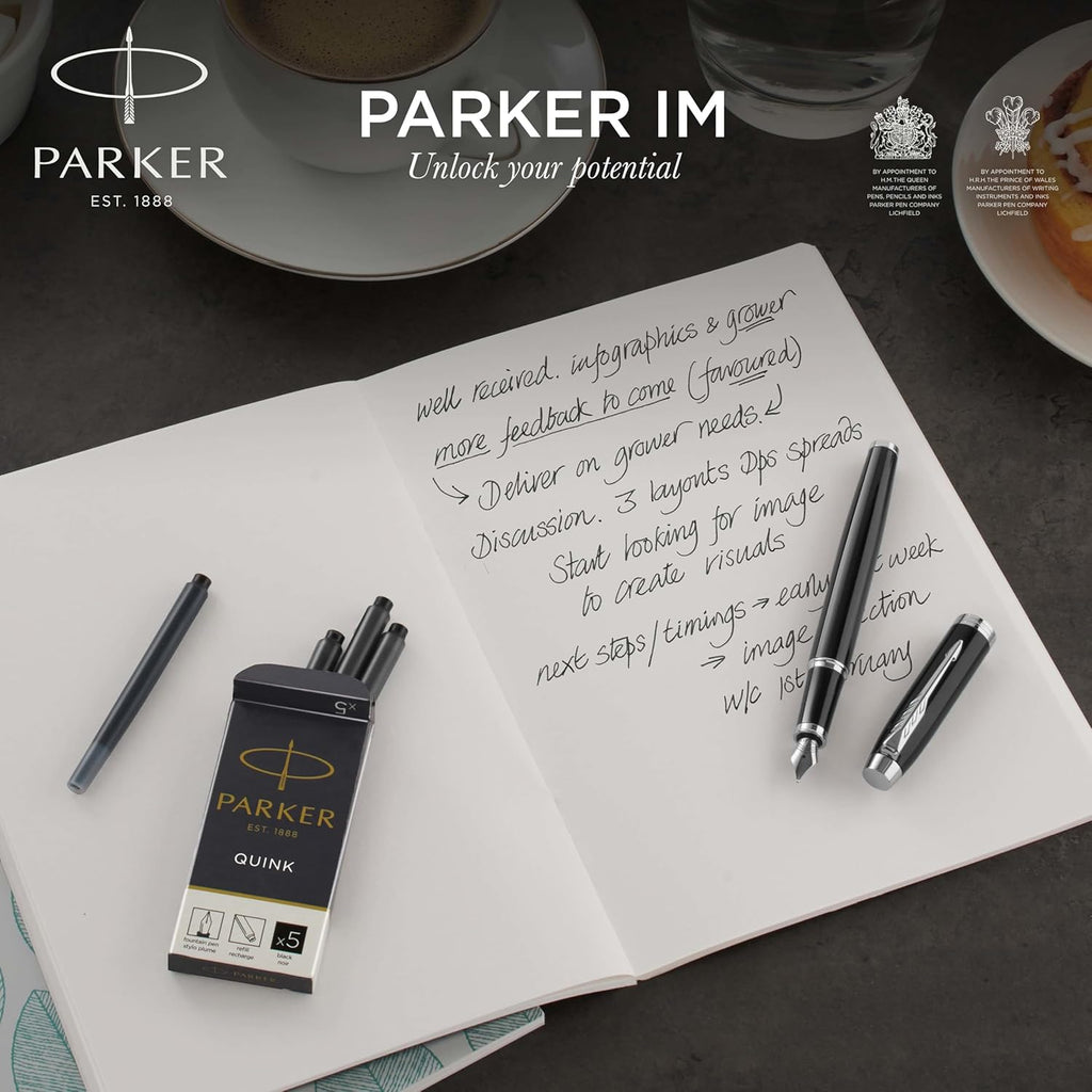 Parker IM Set de Regalo Doble con Bolígrafo y Pluma Estilográfica – Acabado Negro con Adornos Cromados + Cartucho y Recambio Azul – Estuche de Regalo