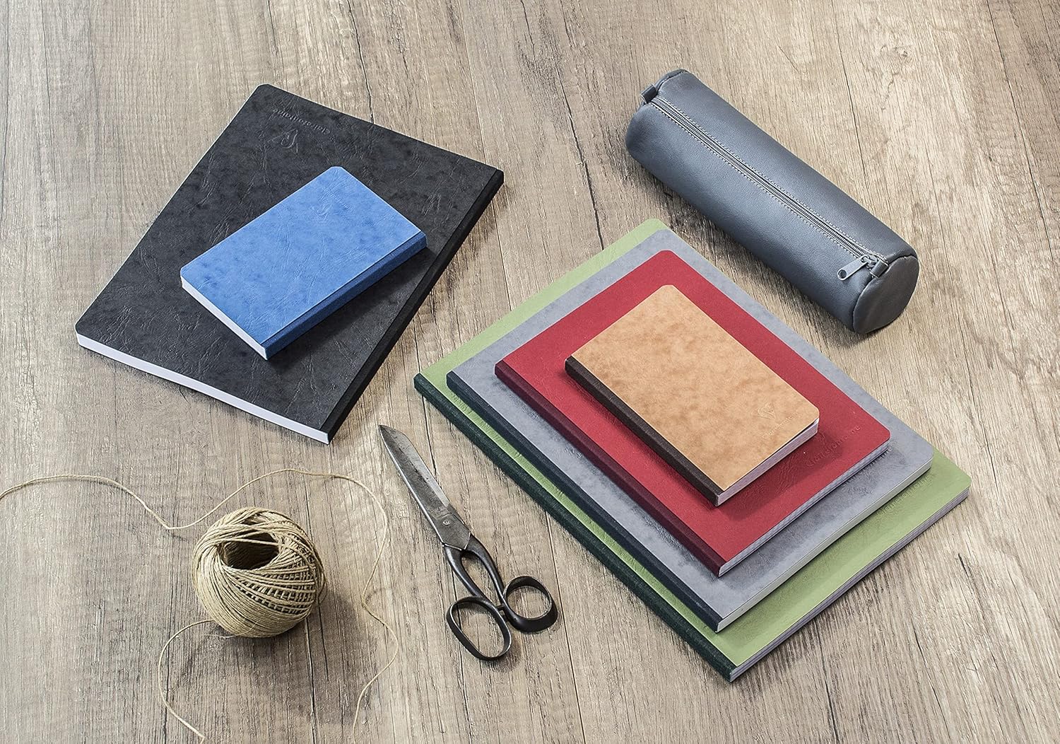 Clairefontaine Age-Bag Cuaderno A4 | 96 Hojas Cuadriculadas 5x5 | Tapa Flexible Azul | Papel Satinado 90 g